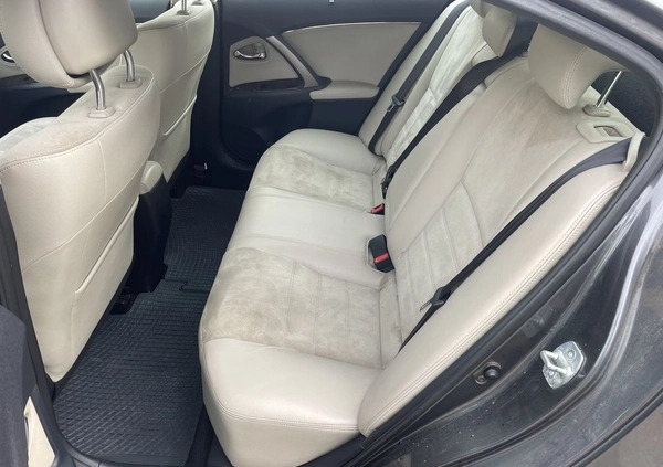Toyota Avensis cena 35900 przebieg: 199777, rok produkcji 2013 z Warszawa małe 352